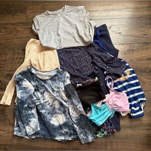 Kid's 9 Clothing Bundle Mixed Lot: 
9 Clothing Items,Size S,Size 6